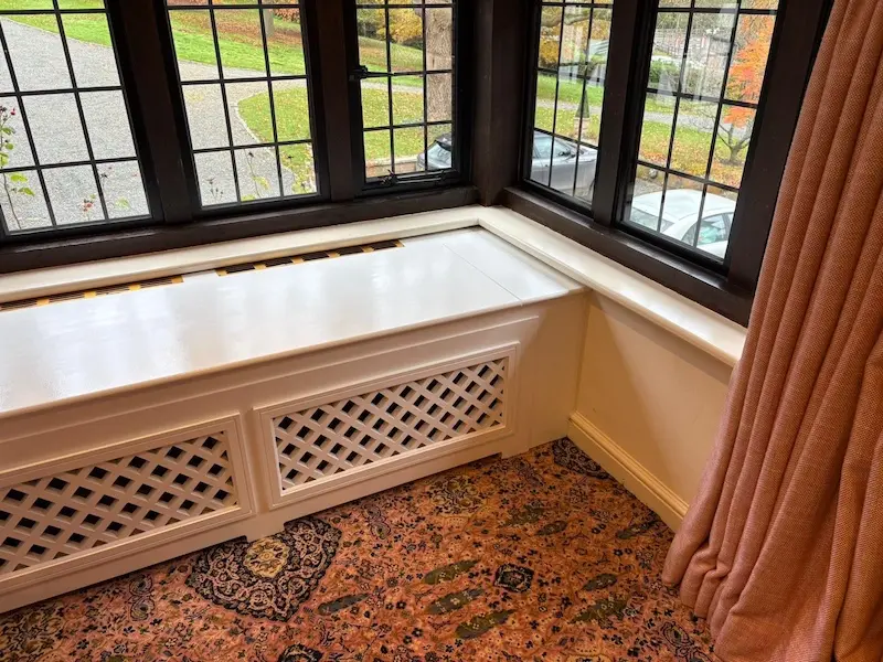 Perfectly blended in window seating