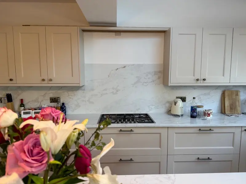 Fitted kitchen extractor units