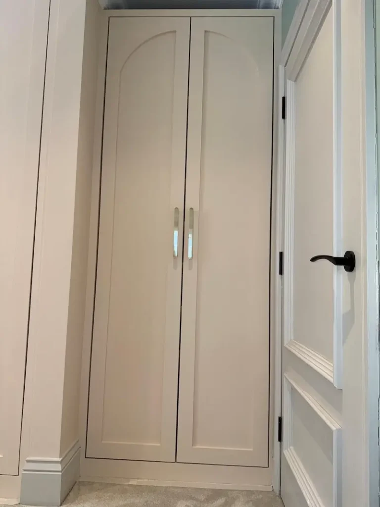 Corner wardrobe behind door